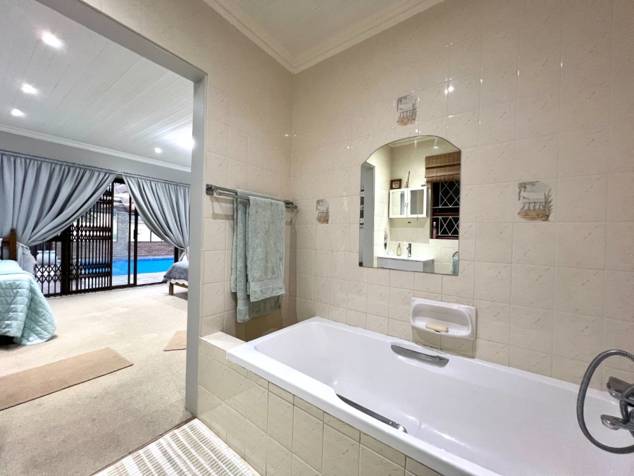 4 Bedroom Property for Sale in Walmer Downs Eastern Cape